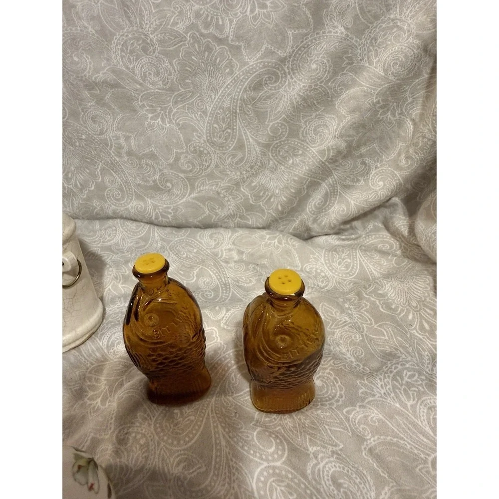 Vtg Bitters Fischs Amber Glass Fish Gold Bottle Salt & Pepper Shakers Small 3